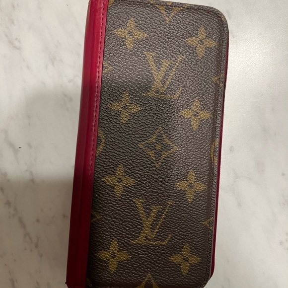 iPhone 11 Louis Vuitton phone case - Picture 5 of 9